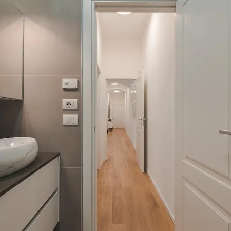 Stylish In The Center Of - Station - Wifi-netflix Trieste