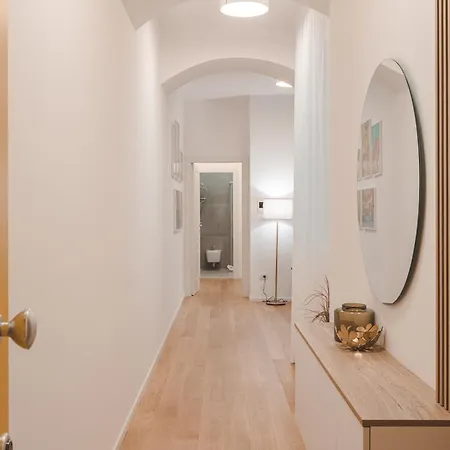 Stylish In The Center Of - Station - Wifi-netflix Apartment Trieste