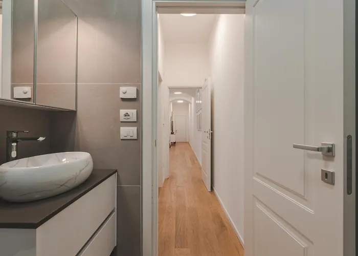 Stylish In The Center Of - Station - Wifi-netflix Trieste