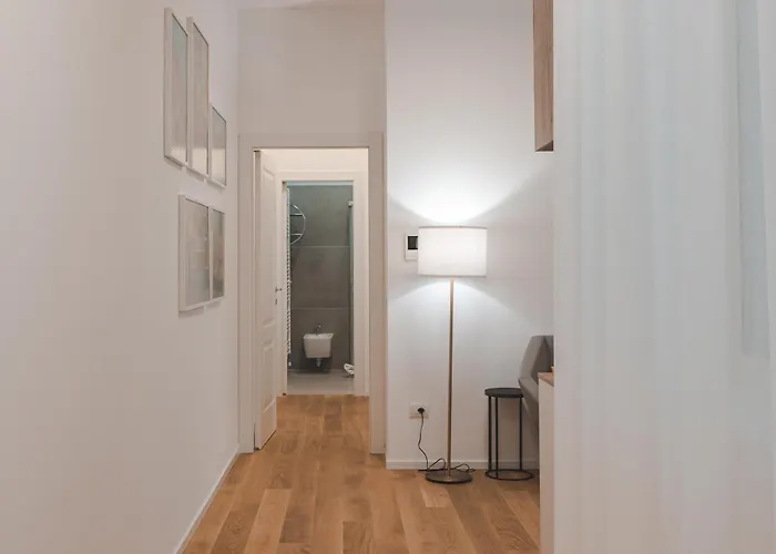 Stylish In The Center Of - Station - Wifi-netflix